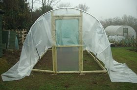 Build a DIY Polytunnel
